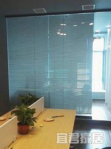 榮悅臺(tái)辦公室的百葉簾實(shí)拍